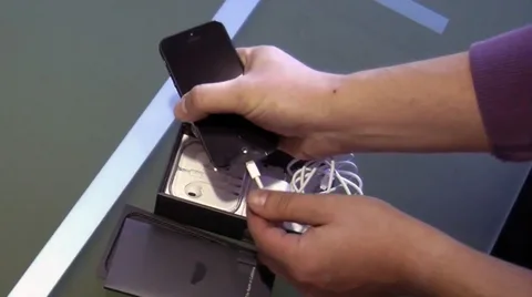 Vodafone Almanya’dan iPhone 5 için resmi kutu açma videosu