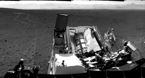 Curiosity geride bıraktığı izlerin de fotoğrafını çekti