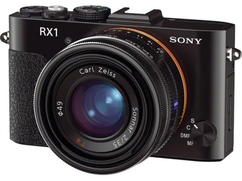 Sony dünyanın ilk tam kare kompakt fotoğraf makinesi Cyber-shot RX1 ile karşımızda