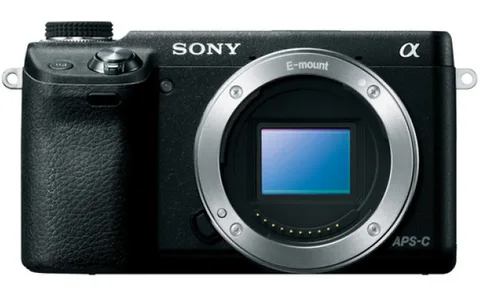 Sony DSLR makinelerdeki gibi deneyim sunan NEX-6’yı duyurdu
