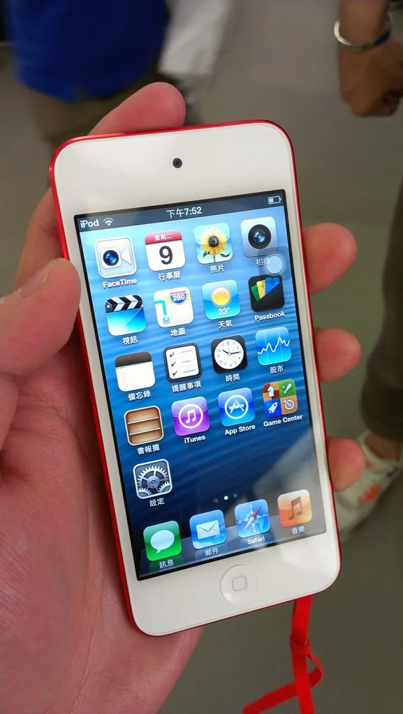 Beşinci nesil iPod touch yurt dışındaki Apple mağazalarında satışa çıkmaya başladı