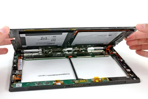 Microsoft’un Surface tableti de iFixit tarafından parçalarına ayrıldı