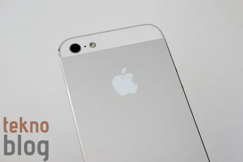 Apple’dan iPhone 5 ile çekilen fotoğraflarda görülen mor ışık parlamasına yönelik açıklama