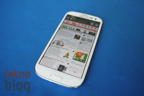 13 megapiksel kamera ve dört çekirdekli Cortex A15 işlemcili Samsung Galaxy S IV için Şubat 2013 dedikodusu