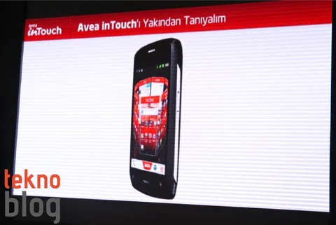 Avea’nın kendi markasını taşıyan ilk akıllı telefon Avea inTouch tanıtıldı