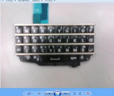 QWERTY klavyeli BlackBerry 10 akıllı telefonun klavyesinin görüntüsü sızdı