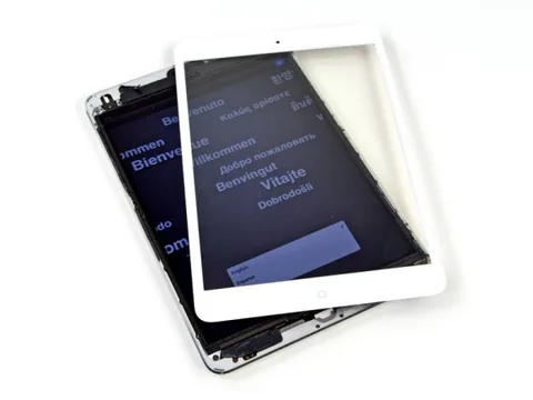 iPad mini de parçalarına ayrılmaktan kurtulamadı