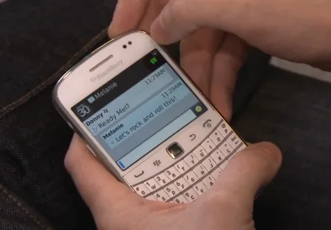 BBM Voice ile Wi-Fi üzerinden konuşturan BlackBerry Messenger 7 yayınlandı