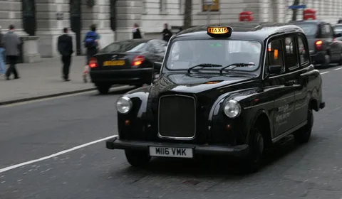 Londra taksilerinde önümüzdeki yıldan itibaren reklam destekli ücretsiz kablosuz erişim sağlanacak