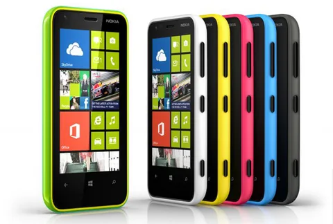 Nokia uygun fiyatlı Windows Phone 8 telefonu Lumia 620’yi tanıttı (güncellendi)