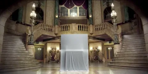 Samsung yeni TV’sinin işaretini yayınladığı CES 2013 tanıtım videosuyla verdi