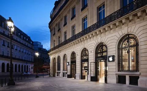 Paris’teki Apple mağazası yeni yıla saatler kala soyuldu