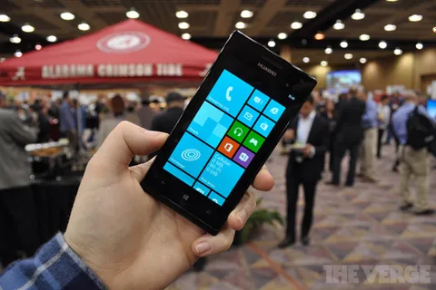 Huawei’nin ilk Windows Phone 8 telefonu Ascend W1 resmiyet kazandı