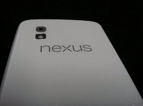 Beyaz renkli LG Nexus 4 görüntülendi