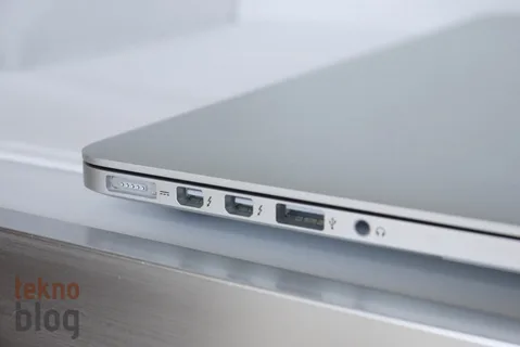 Apple iki metrelik Thunderbolt kablosunun fiyatında indirime gitti