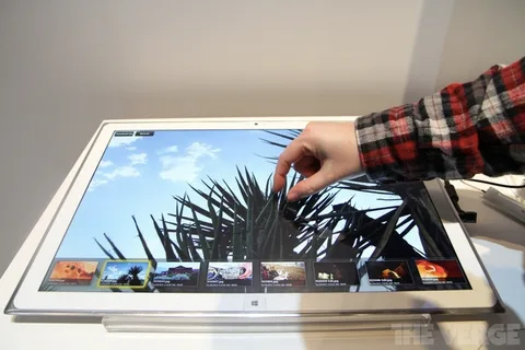 Panasonic 20 inç’lik 4K çözünürlüklü ekrana sahip Windows 8 tabletini ortaya çıkardı