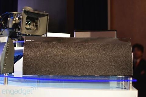 Panasonic 2013 model ev eğlence ve multimedya ürünlerini tanıttı