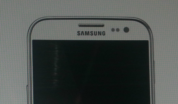 Samsung Galaxy S IV konsepti ön yüzünde tuş barındırmayan bir tasarımı işaret ediyor