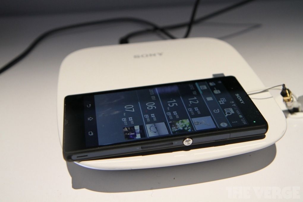 Sony Wi-Fi ve TV SideView entegrasyonuna sahip akıllı Blu-ray oynatıcılarını tanıttı