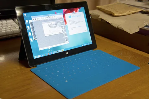 Mac OS’in ilk sürümlerinden biri Windows RT jailbreak aracı sayesinde Surface üzerinde çalıştırıldı
