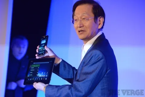 ASUS PadFone Infinity 5 inç 1080p ekran ile geldi