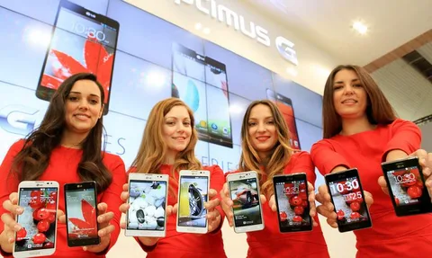 LG Barselona’ya getirdiği tüm Optimus telefonlarını bir arada sergiledi