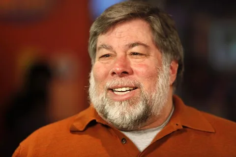 Apple kurucularından Steve Wozniak’a göre Apple akıllı telefon rekabetinde geri kalıyor, Samsung mükemmel bir rakip