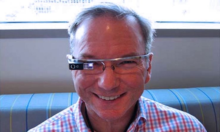 Eric Schmidt’e göre Google Glass’ın tüketici versiyonu bir yılda hazır hale gelecek