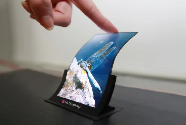 lg-display-5-inc-plastik-oled-200513