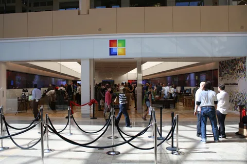 Microsoft fiziki mağaza sayısını 2014’te 101’e çıkarmayı hedefliyor