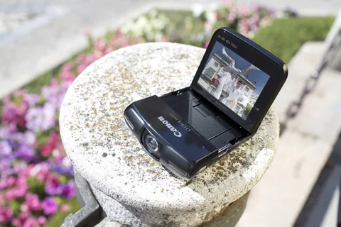 Canon Legria mini: Full HD video kaydı, döndürülebilir ekran, dahili Wi-Fi