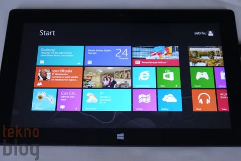 Microsoft 853 milyon dolar Surface tablet geliri açıkladı