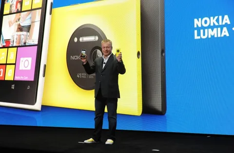 Nokia Windows telefon serisi için Lumia adına bir günde karar vermiş