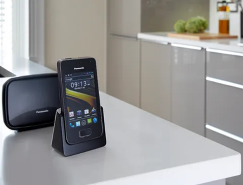 Panasonic Android Ice Cream Sandwich işletim sistemli telsiz telefonu KX-PRX 120’yi duyurdu