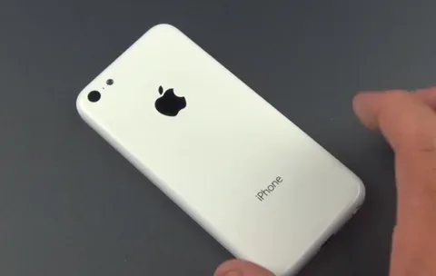 Plastik iPhone’nun kapağı bu sefer bir videoda görüntülendi