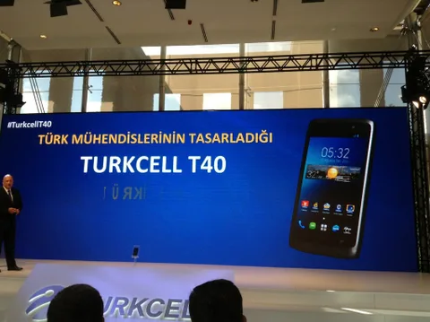 Turkcell’in yeni akıllı telefonu T40 tanıtıldı