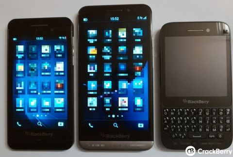 BlackBerry Z10 ve Q5 ile yan yana görüntülenen BlackBerry Z30 beş satır uygulama menüsüyle gelecek