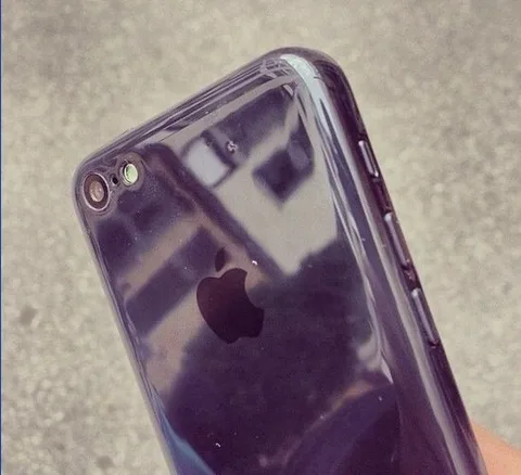 Siyah renkli iPhone 5C’ye ait olduğu iddia edilen fotoğraflar yayınlandı
