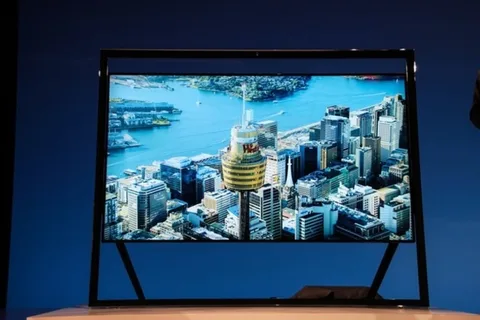 Samsung 98 inç UHD ekran ve 31.5 inç UHD monitörünü görücüye çıkardı