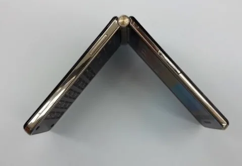 Çift ekranlı Samsung Galaxy Folder’a ait fotoğraflar internete sızdı