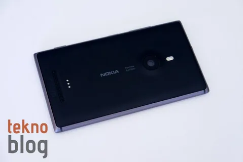 Nokia ”Batman” kod adıyla anılan büyük ekranlı bir Windows telefonu üzerinde çalışıyor