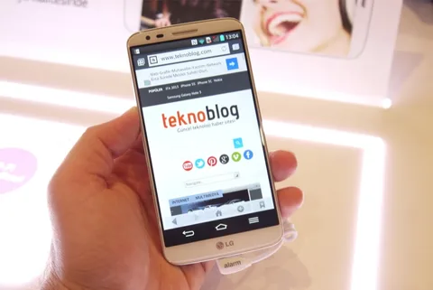 Video: LG G2 kutusundan çıkıyor