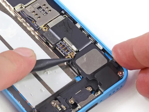 Apple’ın plastik akıllı telefonu iPhone 5c hangi parçaları taşıyor?