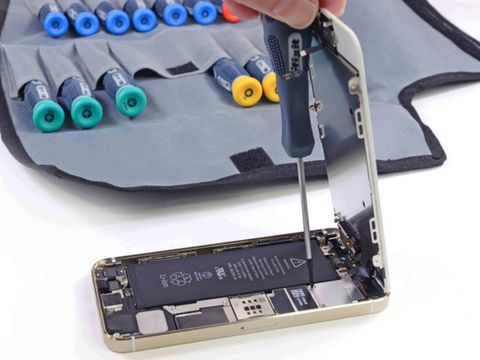 iPhone 5s piyasaya çıktıktan hemen sonra iFixit tarafından sökülmeye başlandı