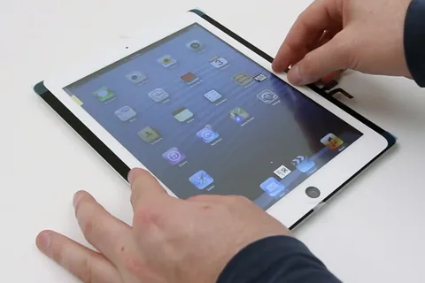 Beşinci nesil iPad’e ait olduğu iddia edilen parçalar iPad 4 ile karşılaştırılıyor (videolu)