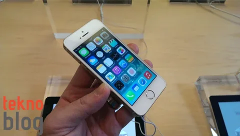 Apple ilk iPhone 5s TV reklamını yayınladı (videolu)