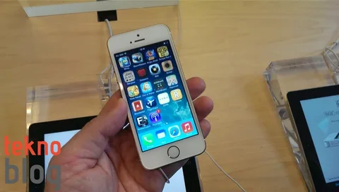 Turkcell iPhone 5s ve 5c için kontratsız ve kontratlı fiyatları açıkladı