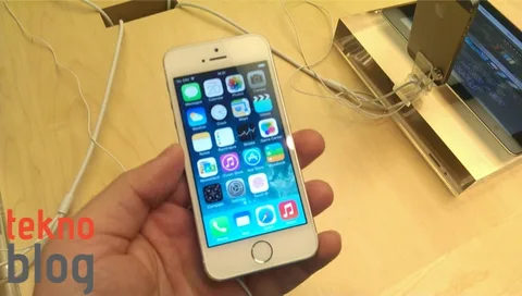 Apple ilk üç günlük iPhone satışlarıyla yeni bir rekorun altına imza attı