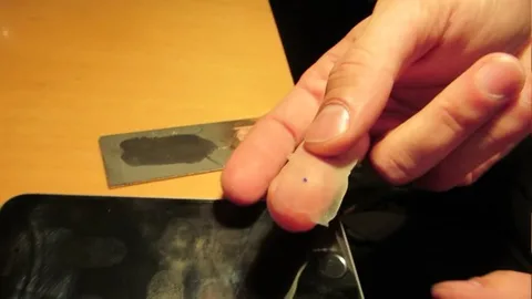 iPhone 5s’in Touch ID sensörü sahte parmak iziyle kandırıldı