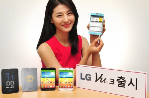 LG Vu 3 ile kare tasarımlı akıllı telefonlardan vazgeçmeyeceğini gösteriyor